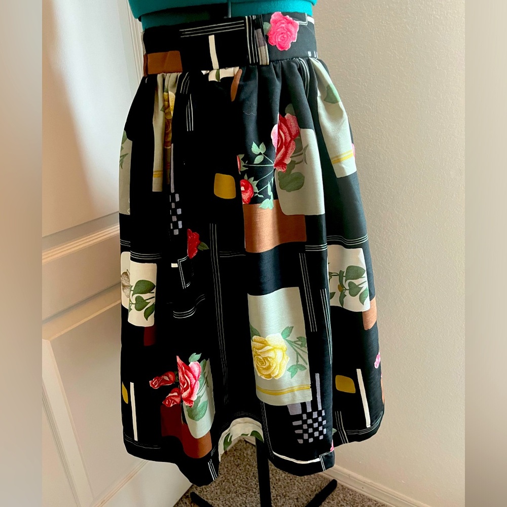 Tara Starlet UK crepe English rose geometric abstract 50s 60s 70s gathered skirt